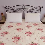 Ligeia Bedrooms بيت ضيافة 3*