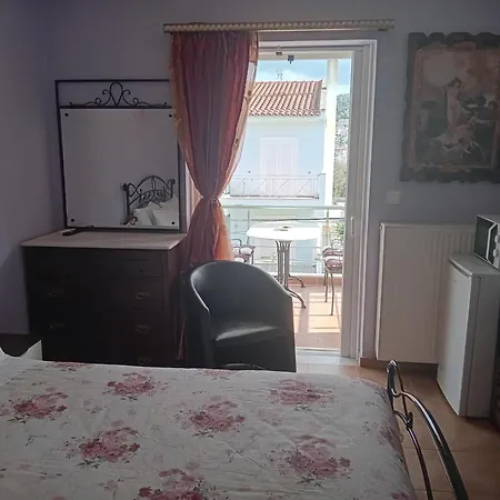 Ligeia Bedrooms Pensión 3*