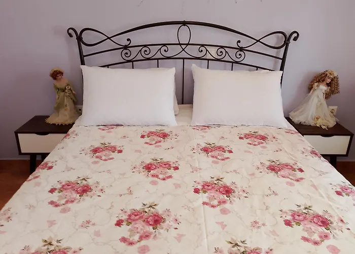 Ligeia Bedrooms בית הארחה 3*