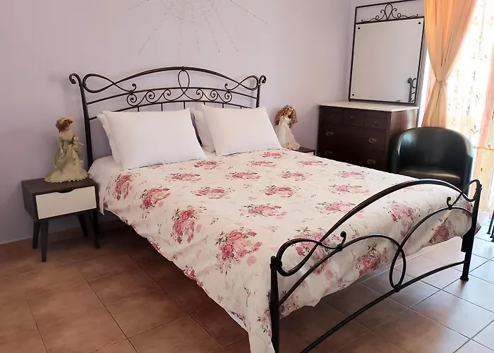 Ligeia Bedrooms בית הארחה